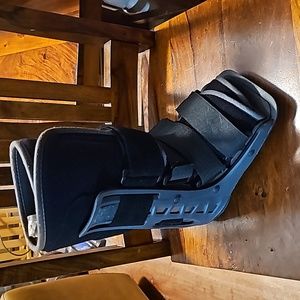 Donjoy Maxtrax 2 Orthopedic Boot